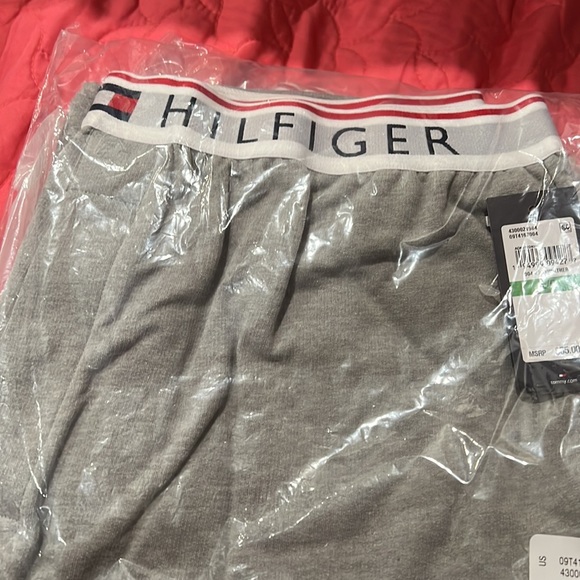 Tommy Hilfiger MODERN ESSENTIALS
SHORT - Picture 3 of 4